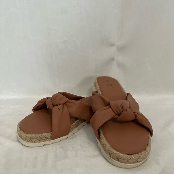 Universal Threads Sandals - Picture 4 of 4